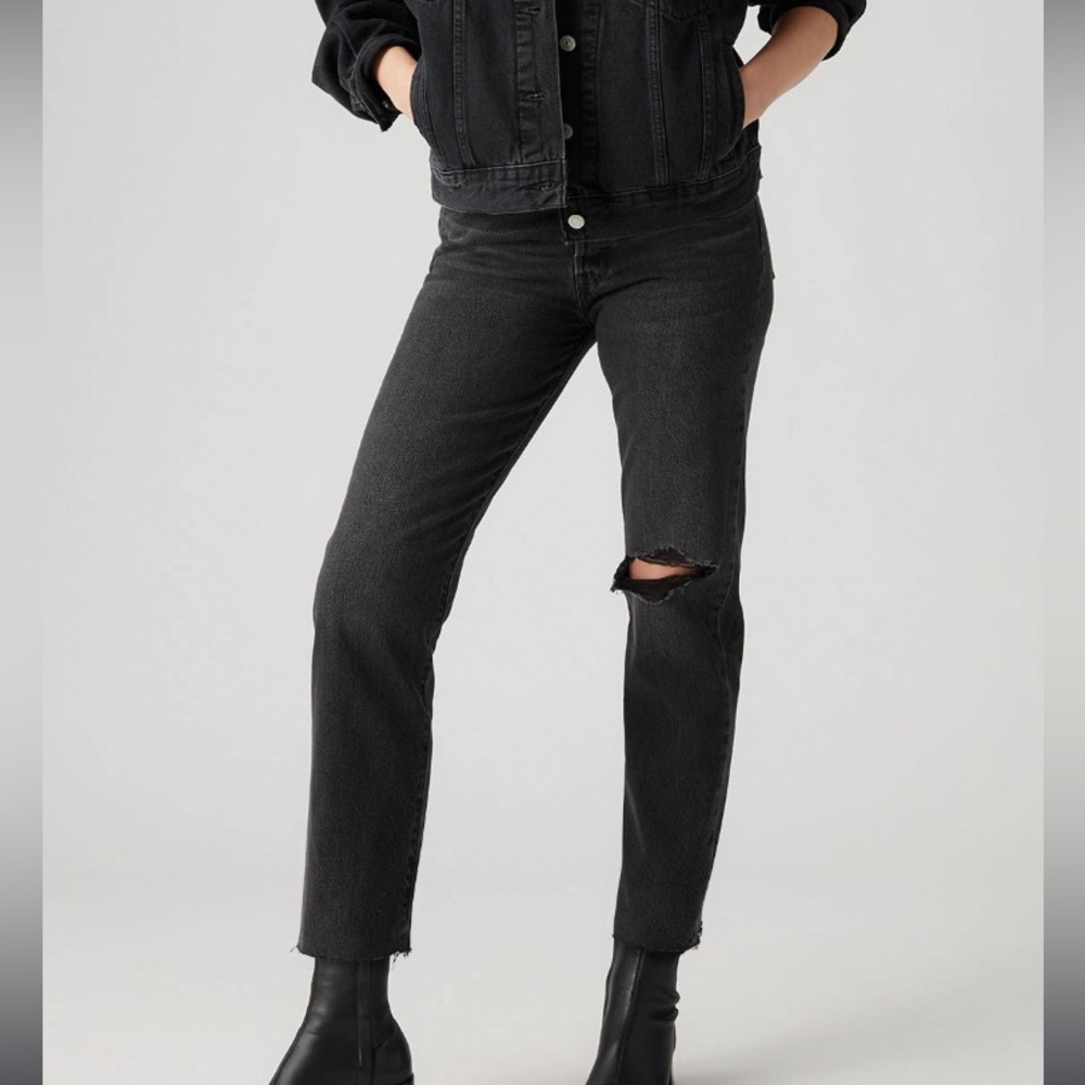 Levi’s Wedgie Straight Distressed Black Wash NWOT Jeans Non-Stretch Size 25